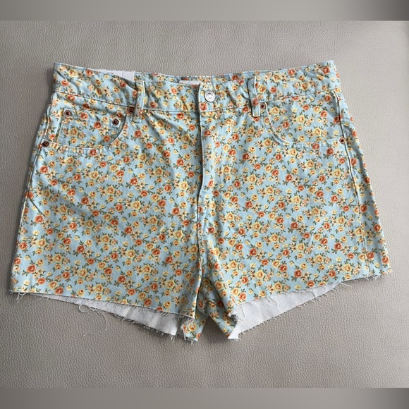 NWT - Zara Women’s Floral Print Raw Hem High Waist Denim Short - Size 10 - Picture 3 of 9